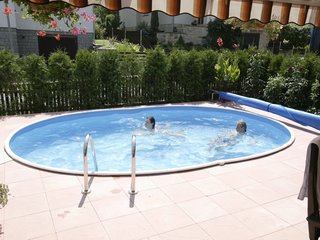 Бассейн Azuro Deluxe 404DL овал 5,5х3,7х1,2 м, объем 21м3, Каркас, пленка, без оборудования