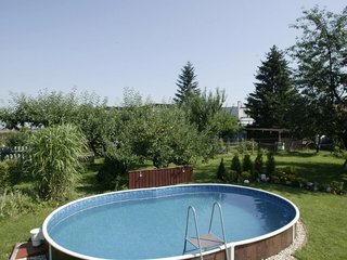 Бассейн Azuro Deluxe 404DL овал 5,5х3,7х1,2 м, объем 21м3, Каркас, пленка, без оборудования
