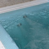 Гидромассажные форсунки в переливном бассейне загородного дома