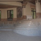 Римская лестница, облицованная мозаикой, в закрытом плавательном бассейне