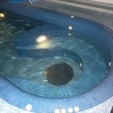 Форсунка гейзера в частном скиммерном бассейне